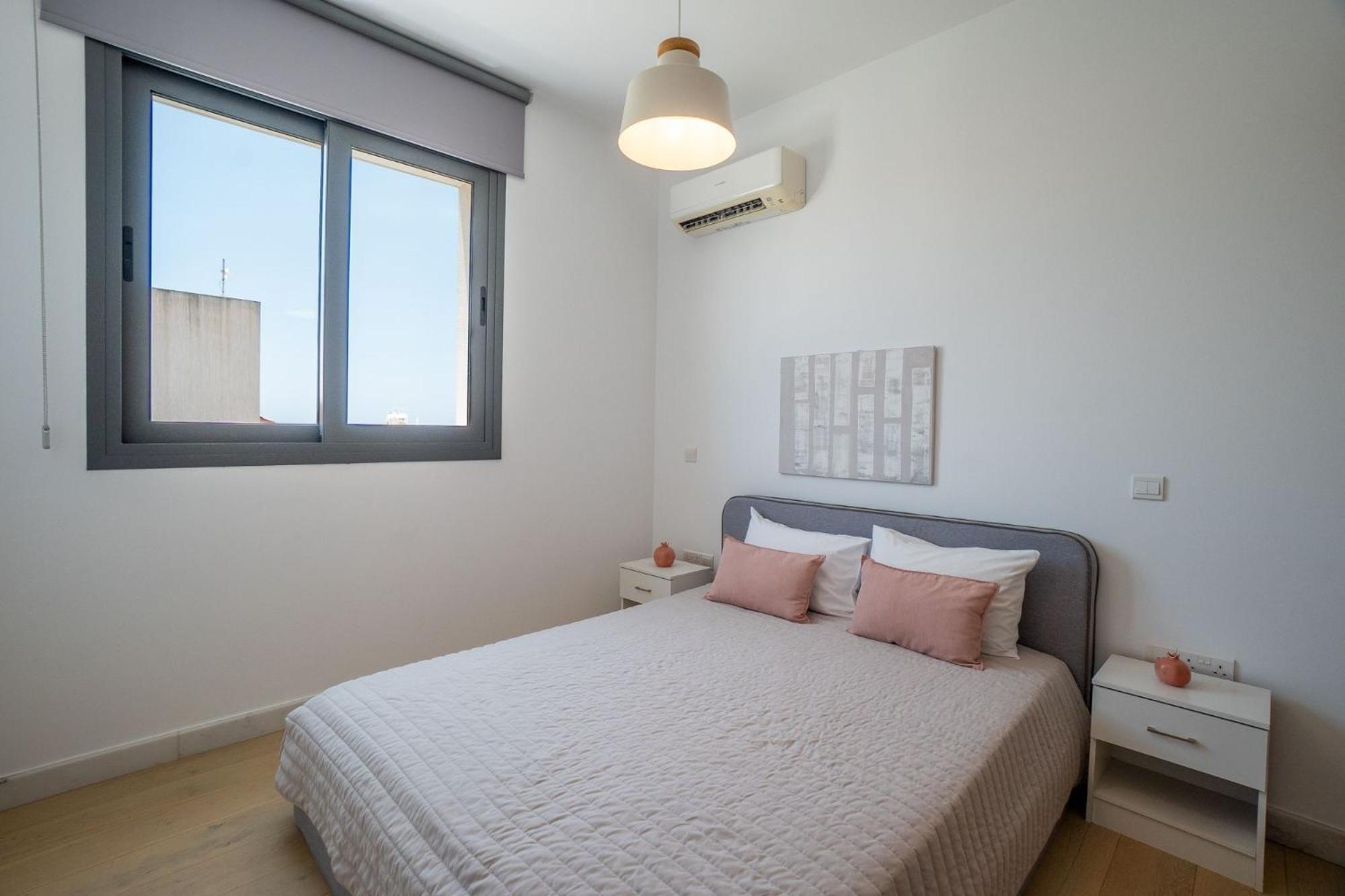 View 301 2 Bed Apartment *
