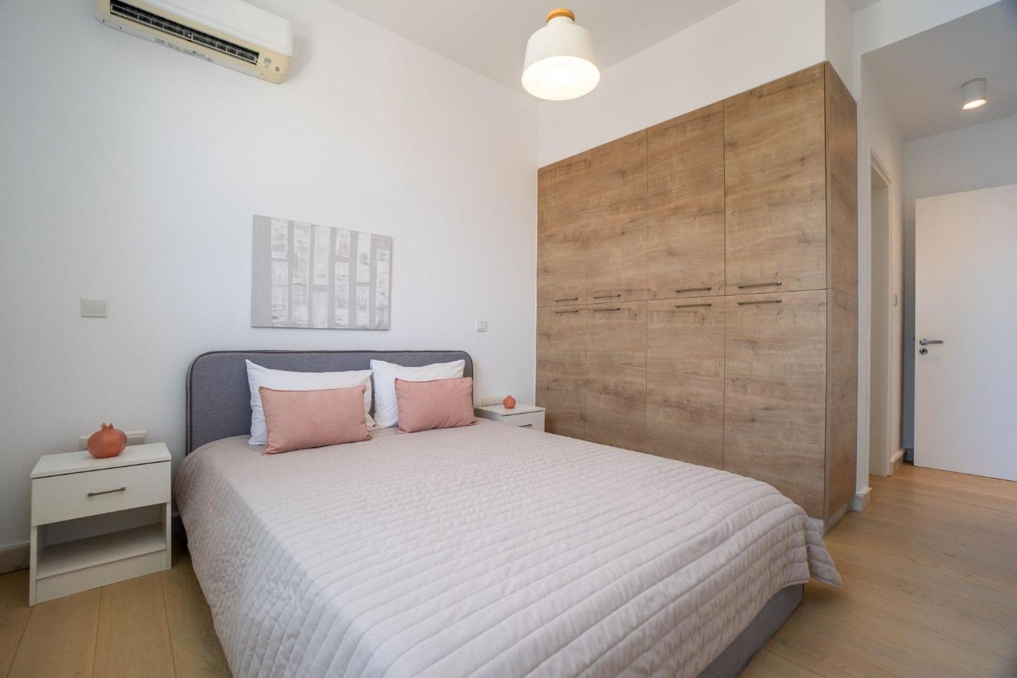 View 301 2 Bed *