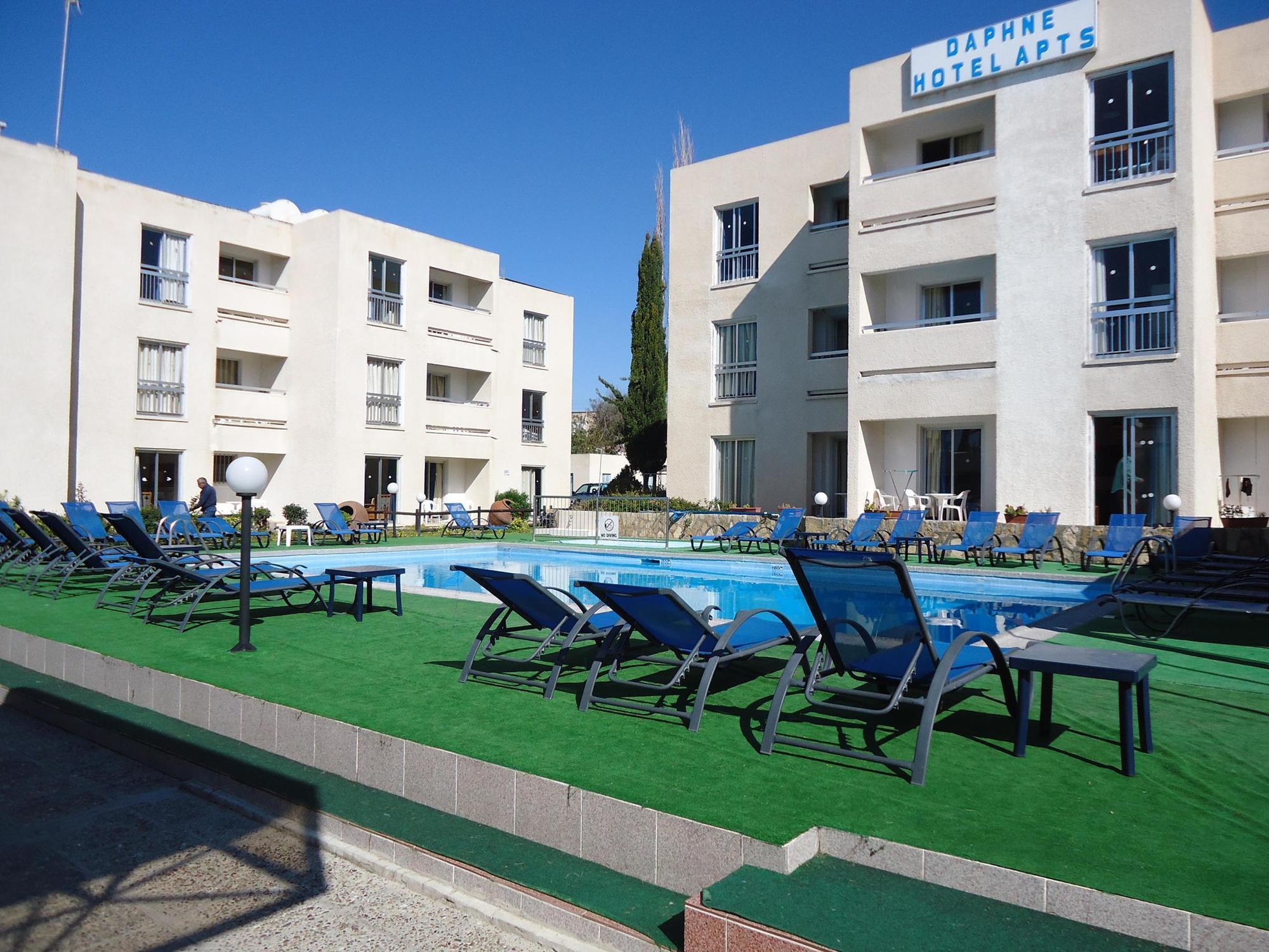 Daphne Aparthotel 3*