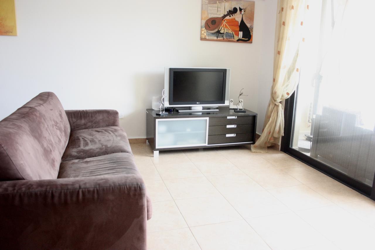 Queens Gardens 2 Bedrooms Apartment *