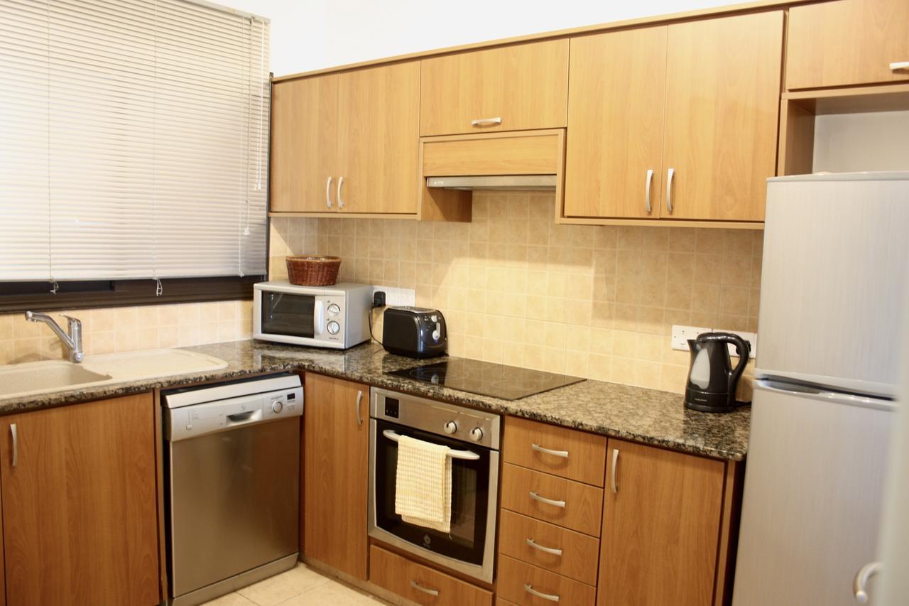 Queens Gardens 2 Bedrooms *