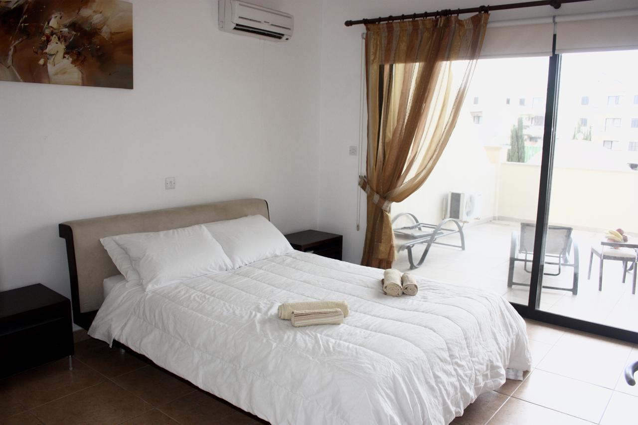 Queens Gardens 2 Bedrooms *