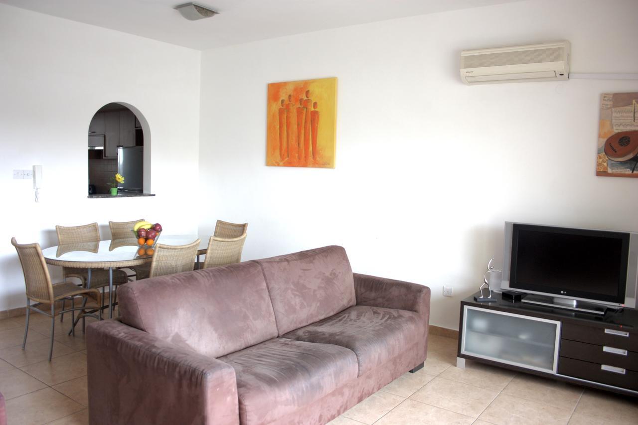 Queens Gardens 2 Bedrooms Apartment