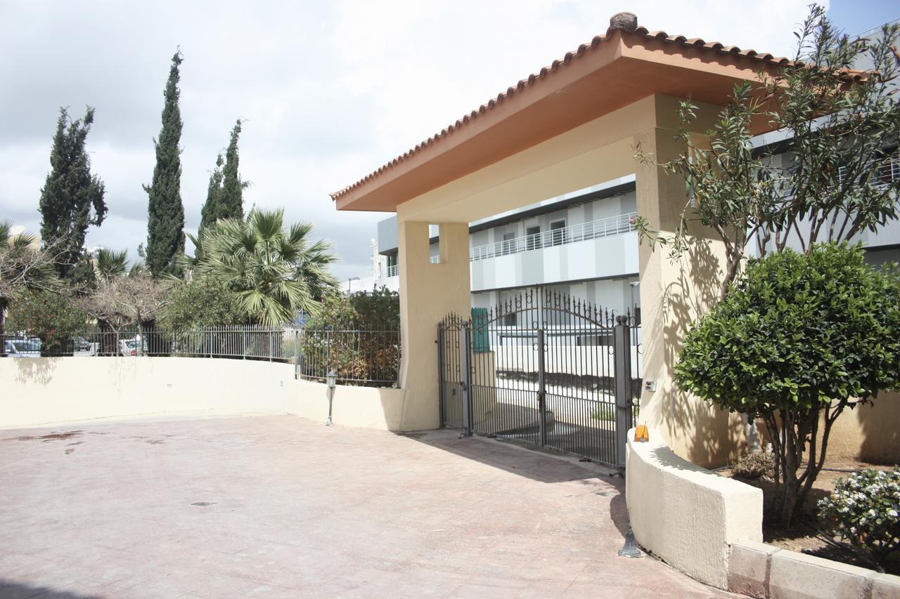 Apartment Queens Gardens 2 Bedrooms *