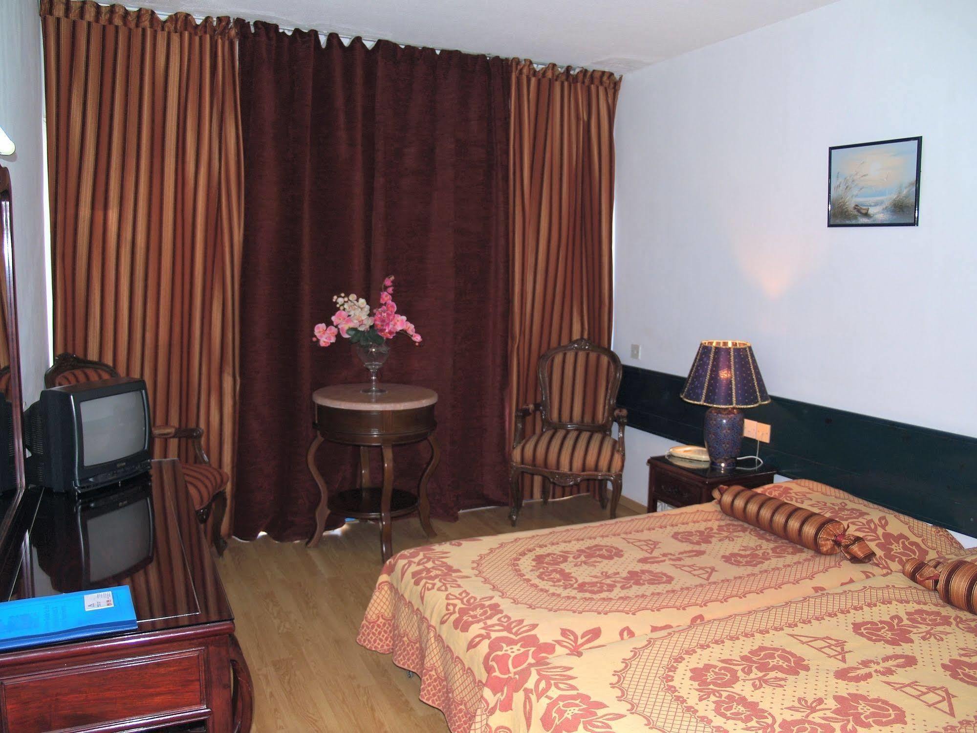 Paphiessa & Hotel Paphos