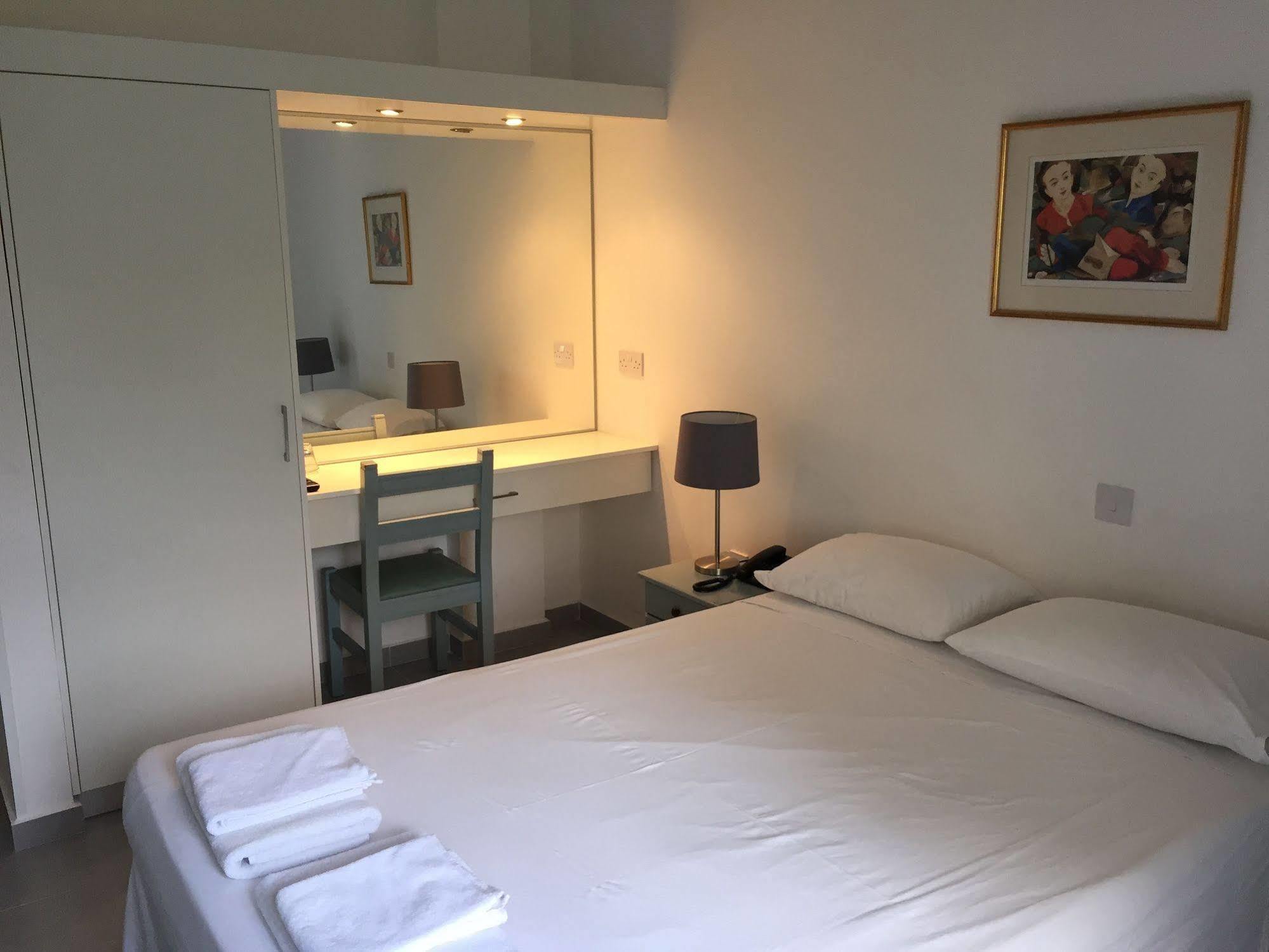Hotel Axiothea Paphos