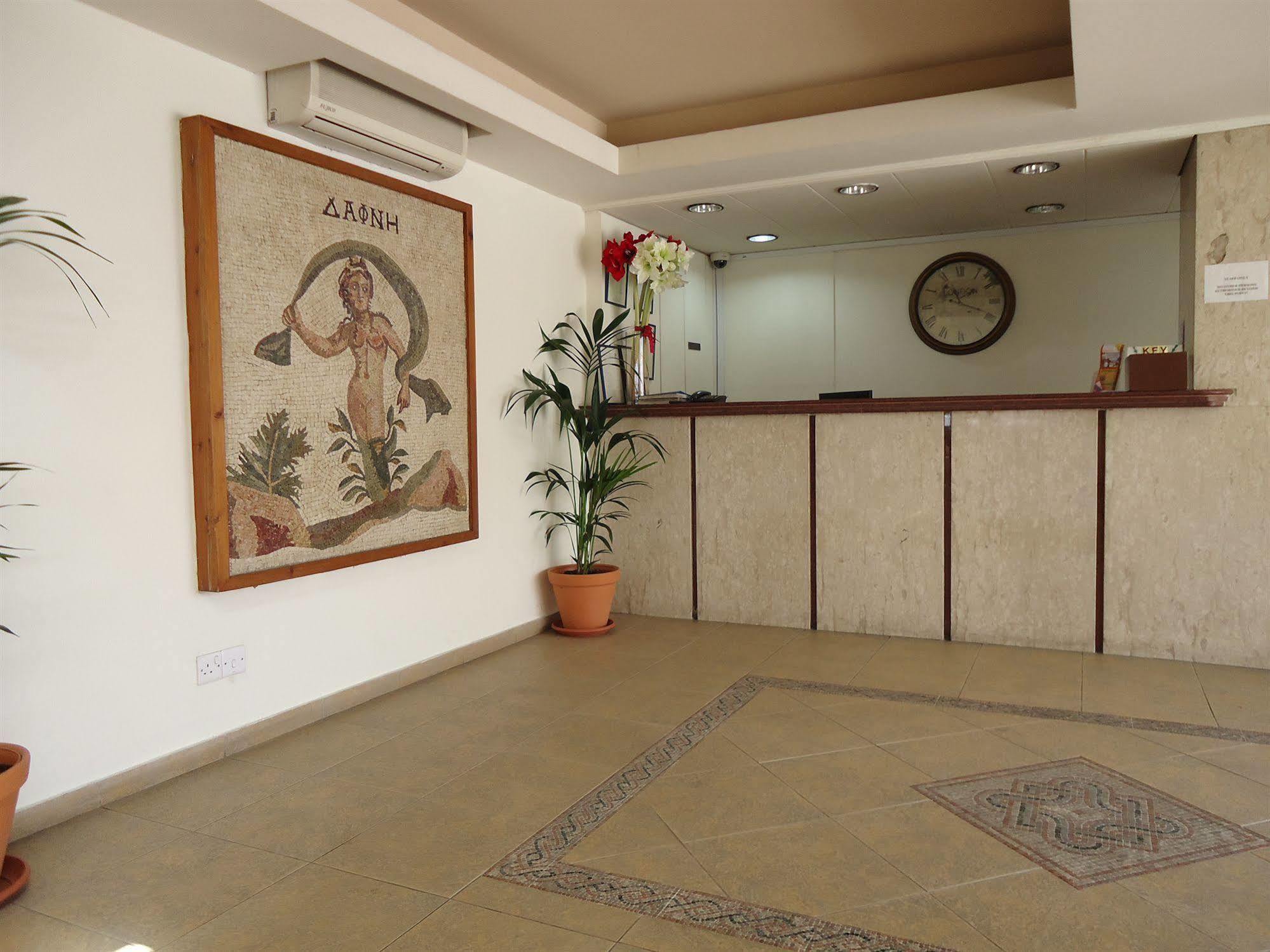Daphne Aparthotel 3*