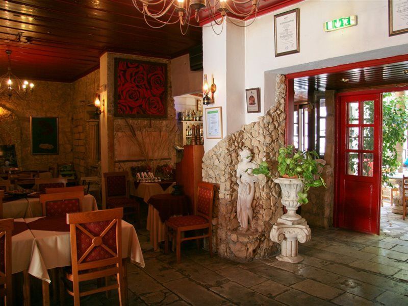 Kiniras Traditional & Restaurant