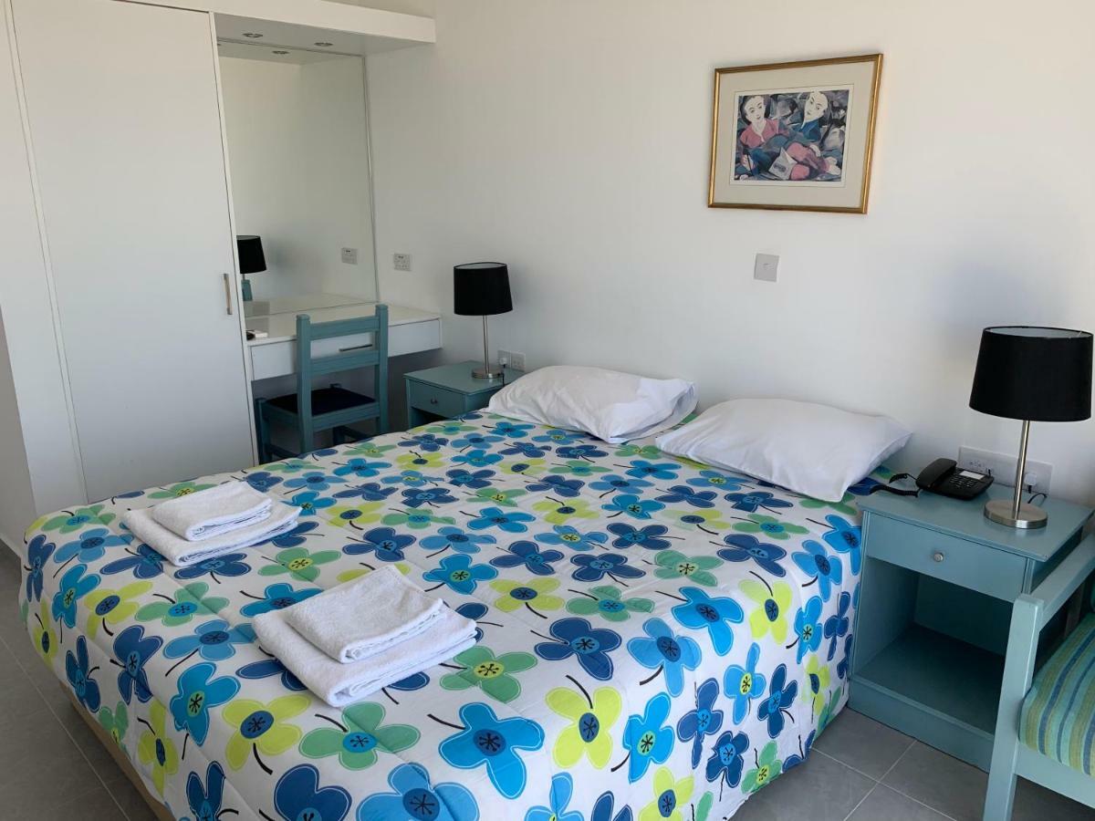 Axiothea Hotel 2*