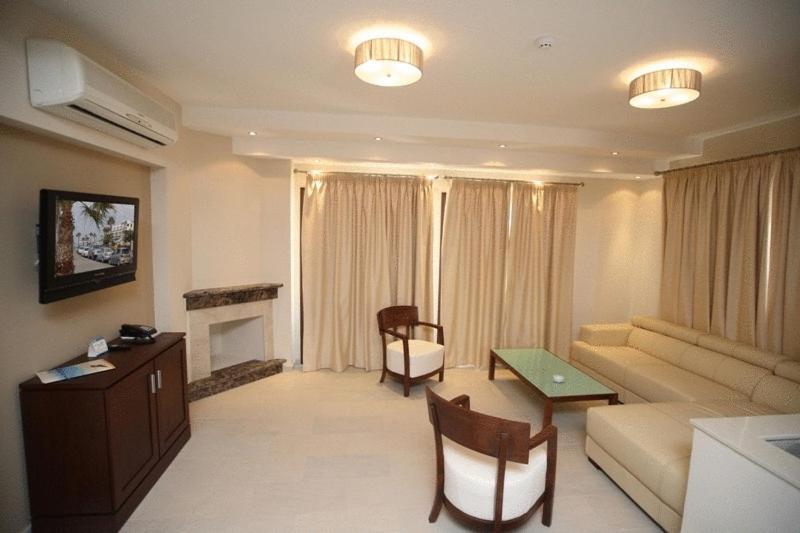 Avillion Aparthotel Klorakas