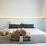 Phaedrus Living - Seaside Executive Flat Harbour 201