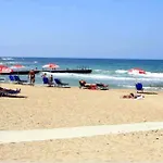 Queens Garden Walking Distance To The Beach
