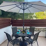 1 Bedroom Garden Flat, Sleeps 4