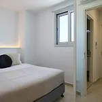 Phaedrus Living - Seaside Executive Flat Harbour 203