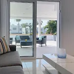 Phaedrus Living: Luxury Flat Semeli