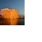 Apartments With A Luxurious Location Near The Sea