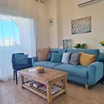 Queens Gardens Suite By The Sea, Pool And Mall