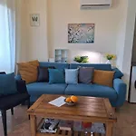 Queens Gardens Suite By The Sea, Pool And Mall