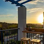 Ron\'S Pergola Apartment