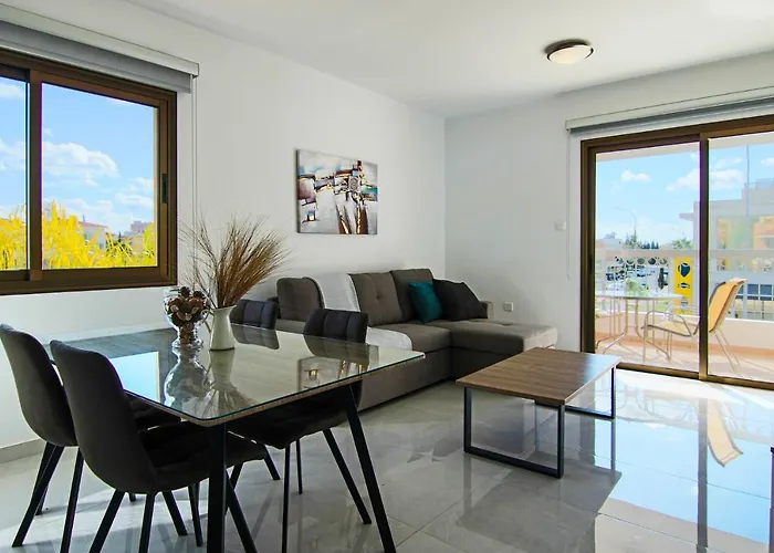Phaedrus Living City View Luxury Flat Georgos 203