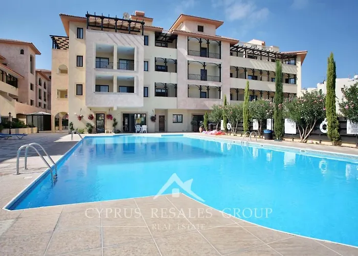 Queens Gardens Suite By The Sea, Pool And Mall