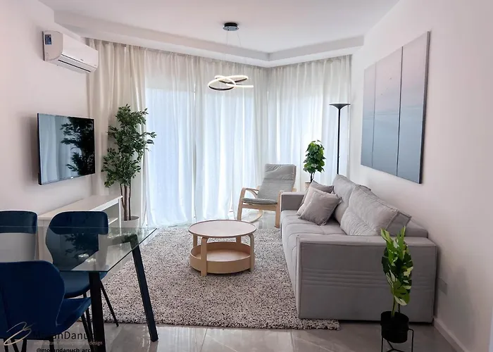 Welcome To Modern Sea View Apartment