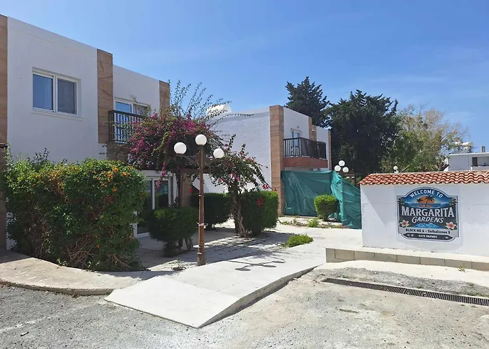 Stylish Apt Kato Paphos Close To Beach & Vibrant Harbor Life