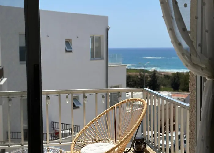 Sea View Apartment Near The Beach