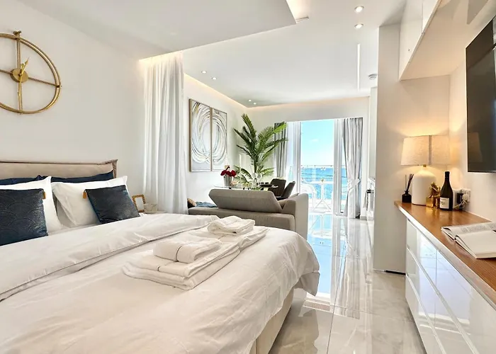 The Ocean - Luxury Apartment At The Harbor