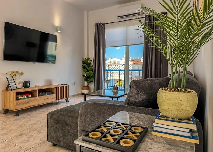 Lavi\'S Haven 2B, Paphos, Pool