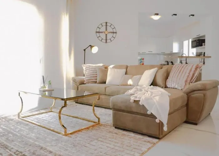 H&O Boulevard Breeze Apartment!