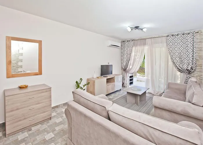 Faros Court Prestige Apartment