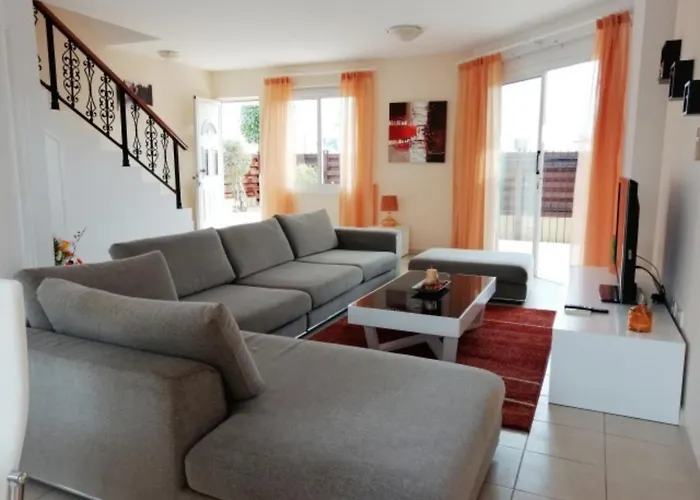 Universal Daphne 3 Bedroom Villa In Kato Paphos Paphos