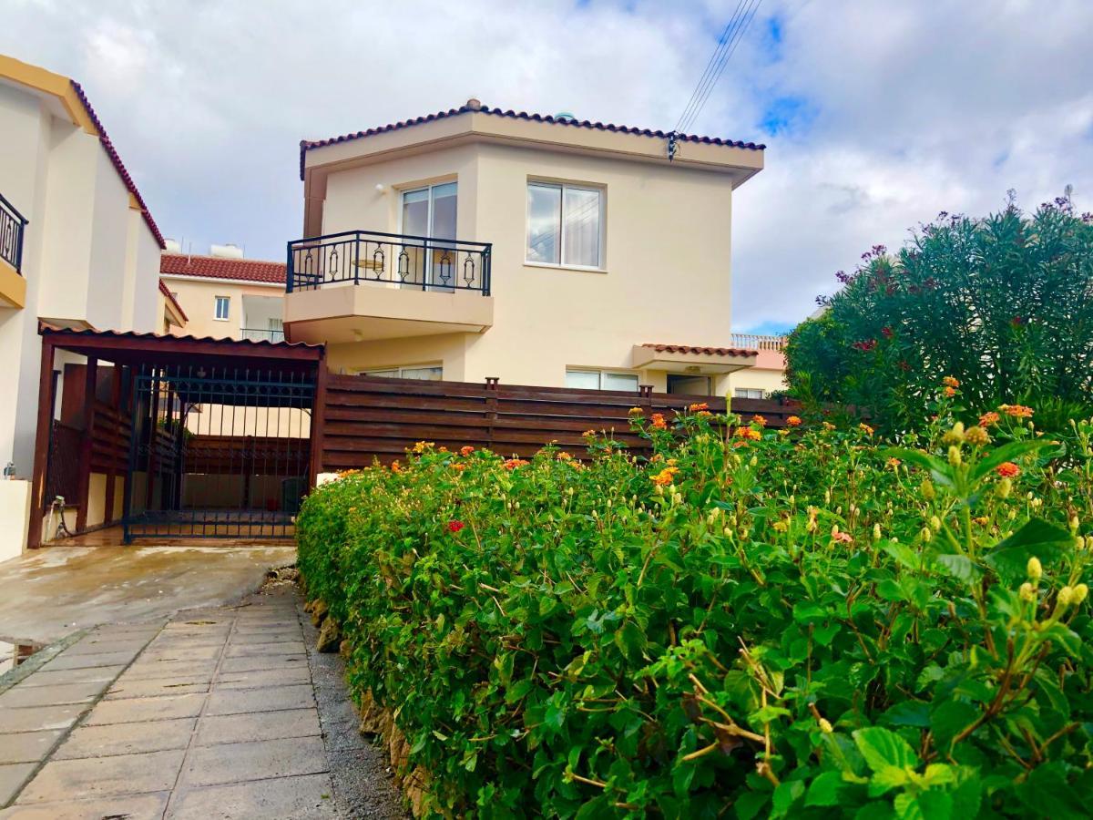 Universal Daphne 3 Bedroom In Kato Villa