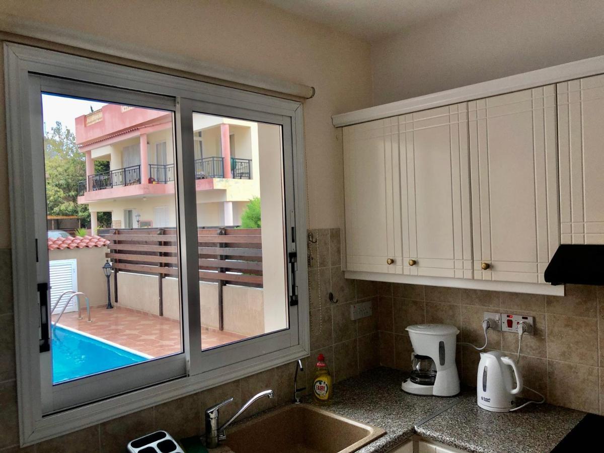 Villa Universal Daphne 3 Bedroom In Kato *