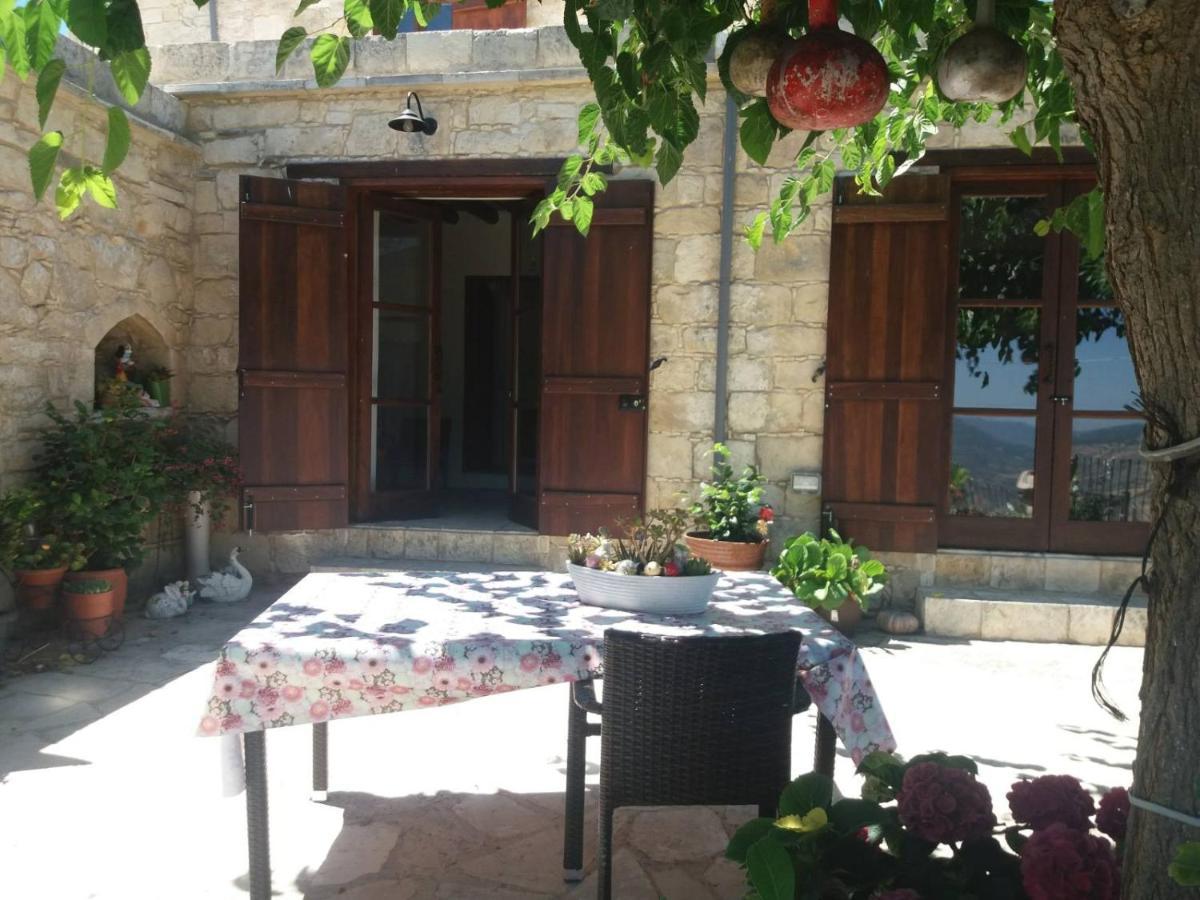 Georgia's House Bed & Breakfast Fyti