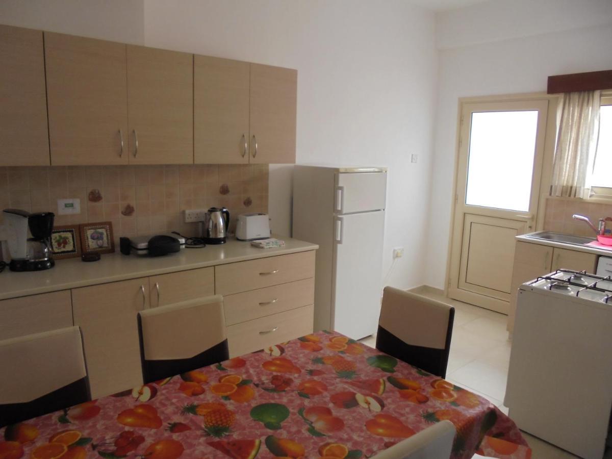 Niki Court Apartment *