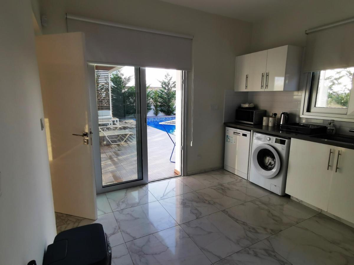 Nikki - Villa Paphos