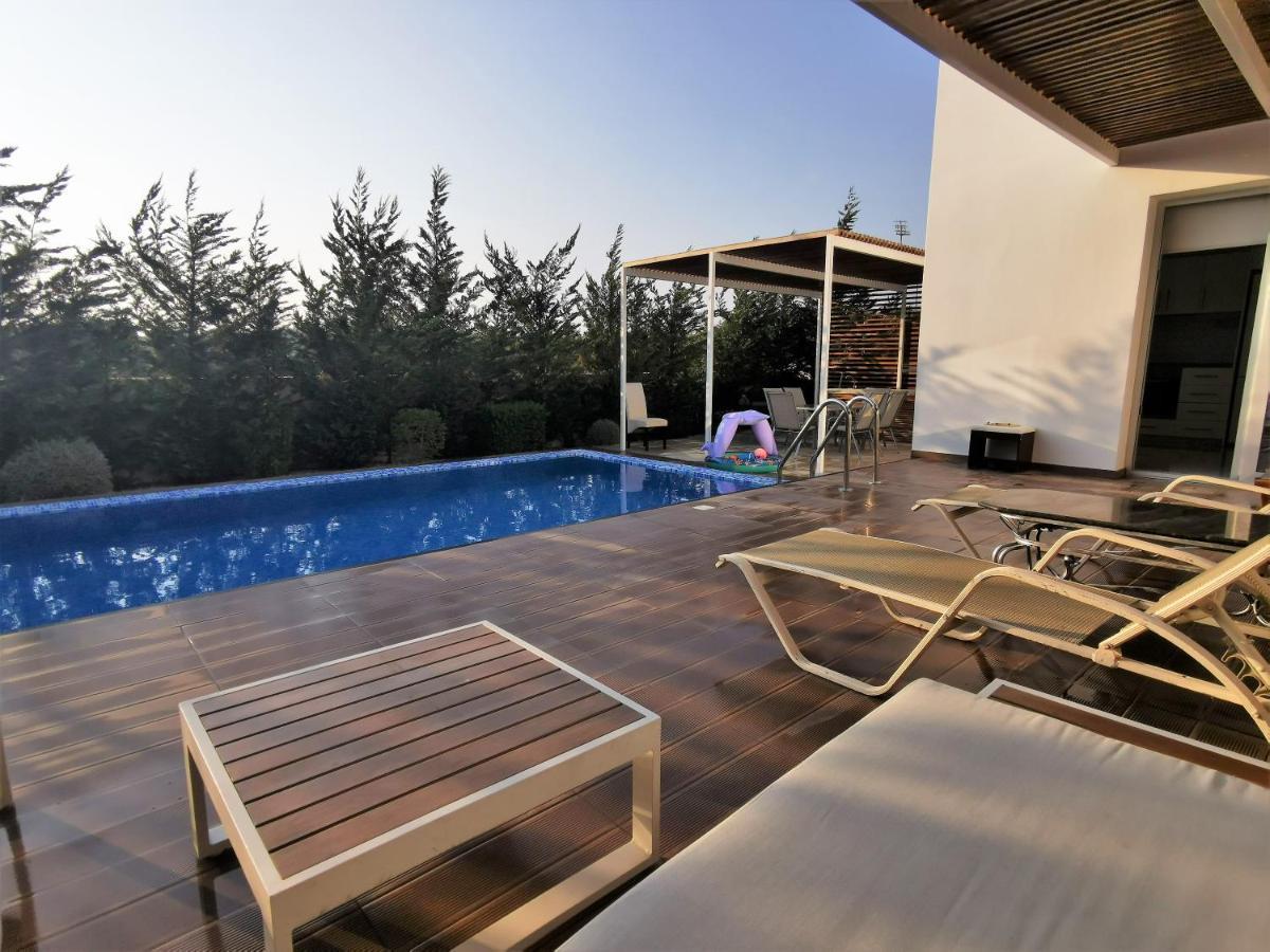 Nikki - Villa Paphos