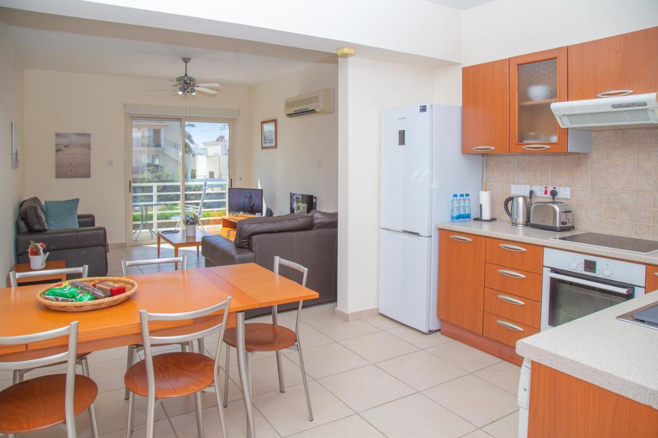 2 Bedroom Cates Top Floor Peaceful With Pool! Apartment