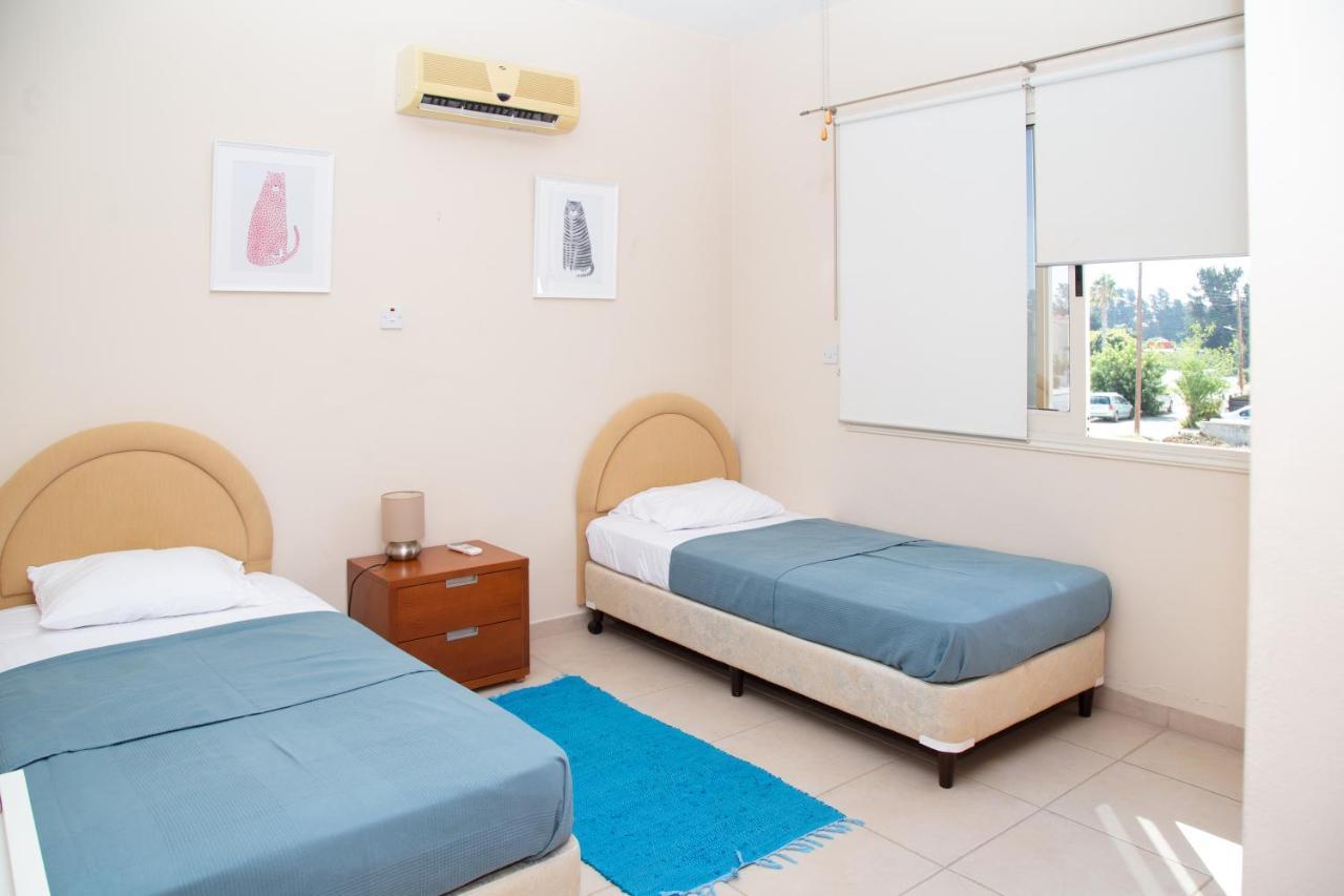 Apartment 2 Bedroom Cates Top Floor Peaceful With Pool!