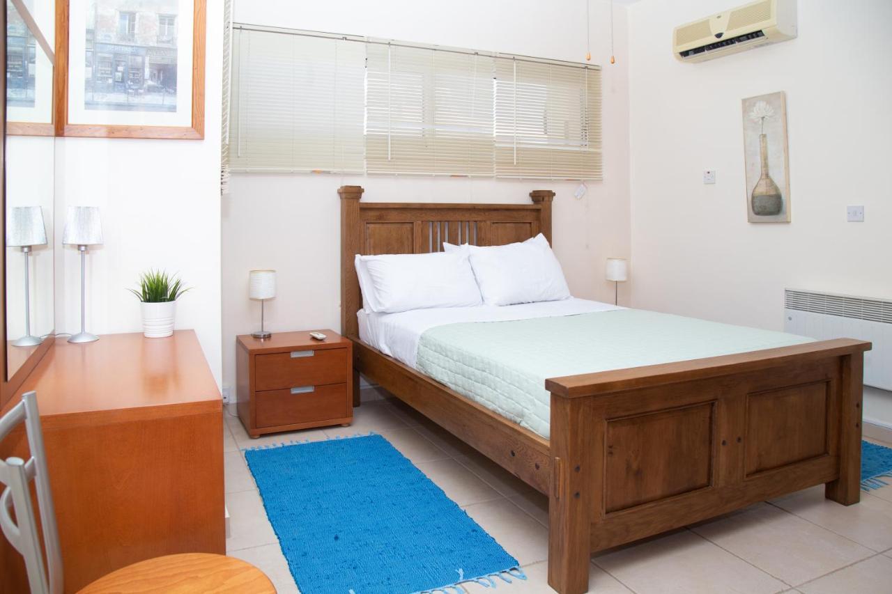 2 Bedroom Cates Top Floor Peaceful With Pool! Apartment