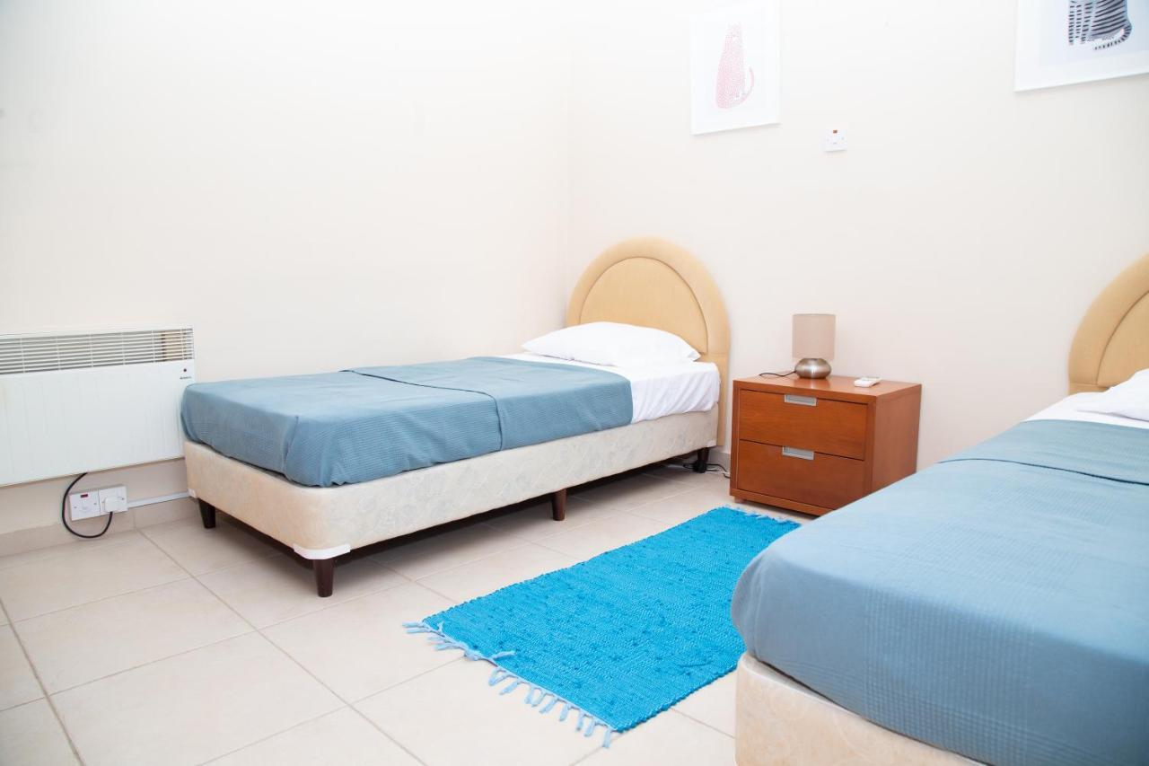 2 Bedroom Cates Top Floor Peaceful With Pool! Paphos