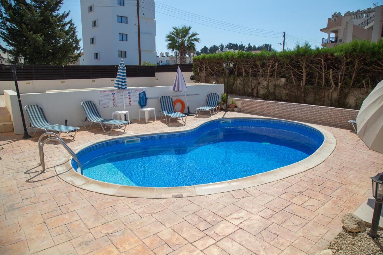 2 Bedroom Cates Top Floor Peaceful With Pool! Apartment Paphos