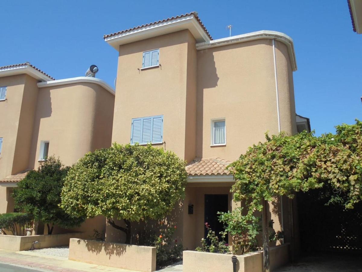 Modern, Stylish 4-bedroom - Limnaria Villas * Paphos