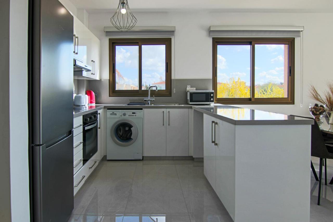 Phaedrus Living City View Luxury Flat Georgos 203 *