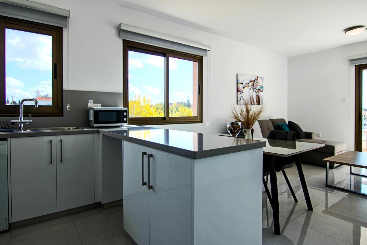 Phaedrus Living City View Luxury Flat Georgos 203 *