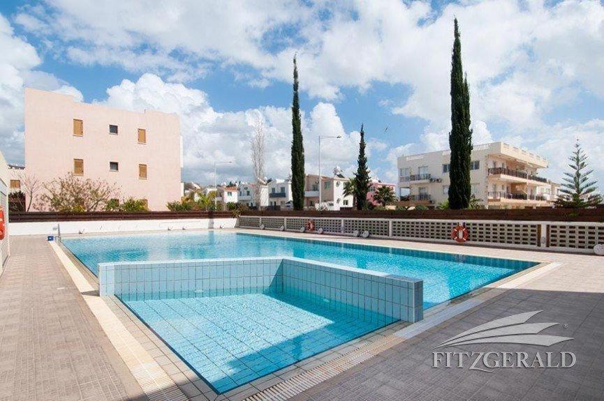 Apartment 1 Bedroom Garden Flat, Sleeps 4 *
