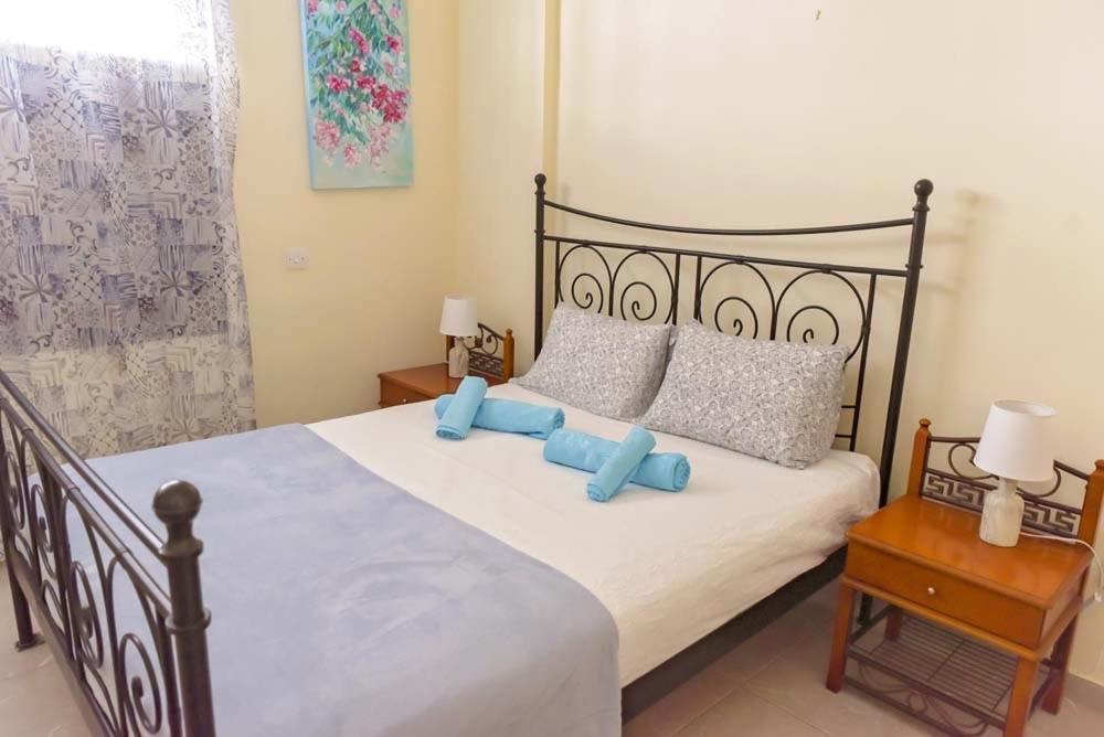 Apartment Queens Garden Walking Distance To The