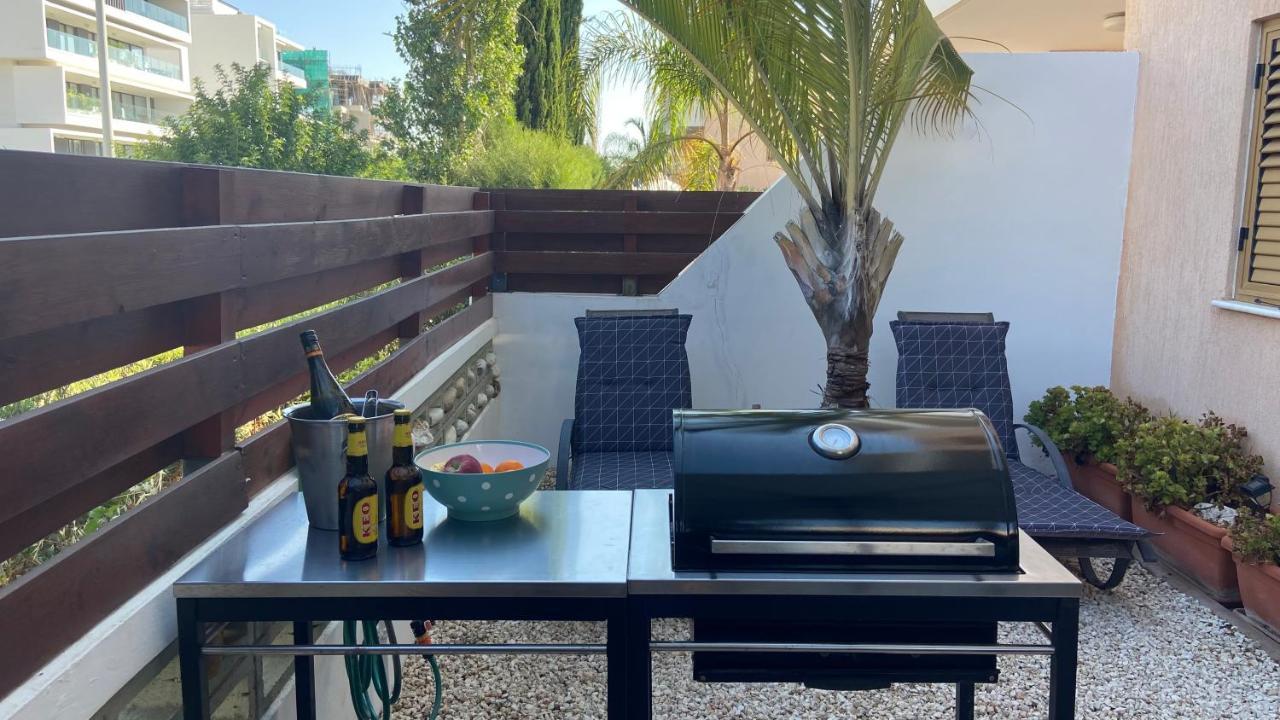 1 Bedroom Garden Flat, Sleeps 4 Apartment